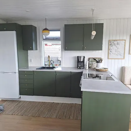 Semesterbostad Charming Summer House Near