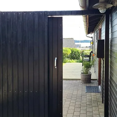 Charming Summer House Near 度假居 *